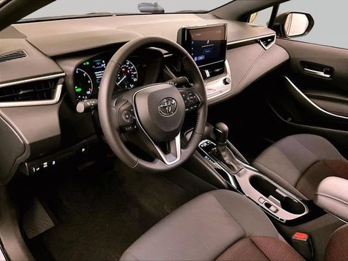 Used 2025 Toyota Corolla SE FWD image 12