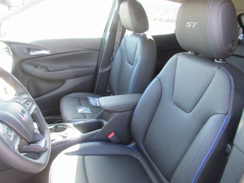 New 2026 Buick Encore GX Sport Touring image 13