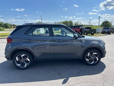 Used 2026 Hyundai Venue SEL FWD image 6