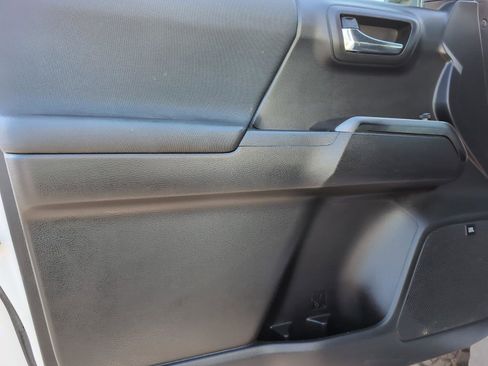 Used 2020 Toyota Tacoma TRD Off-Road w/ TRD Premium Off Road Package image 15