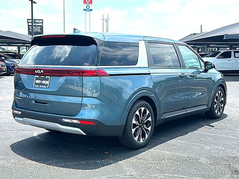 Used 2023 Kia Carnival EX FWD image 8