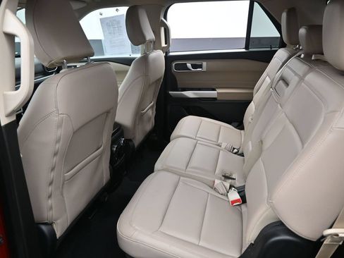 Used 2022 Ford Explorer XLT w/ Equipment Group 202A AWD/4WD image 34