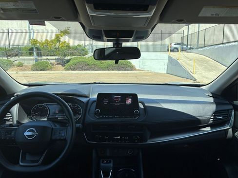 Used 2025 Nissan Rogue SV AWD/4WD image 35