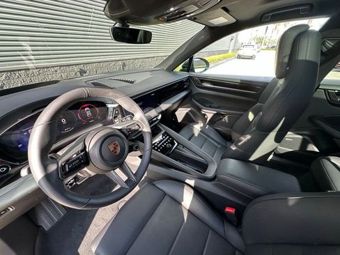 Used 2025 Porsche Macan Electric image 4