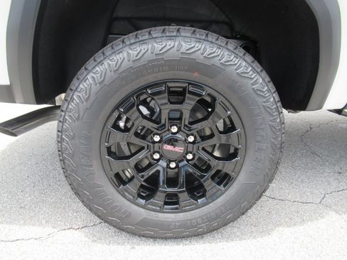 New 2026 GMC Canyon Elevation w/ Convenience Package RWD image 8