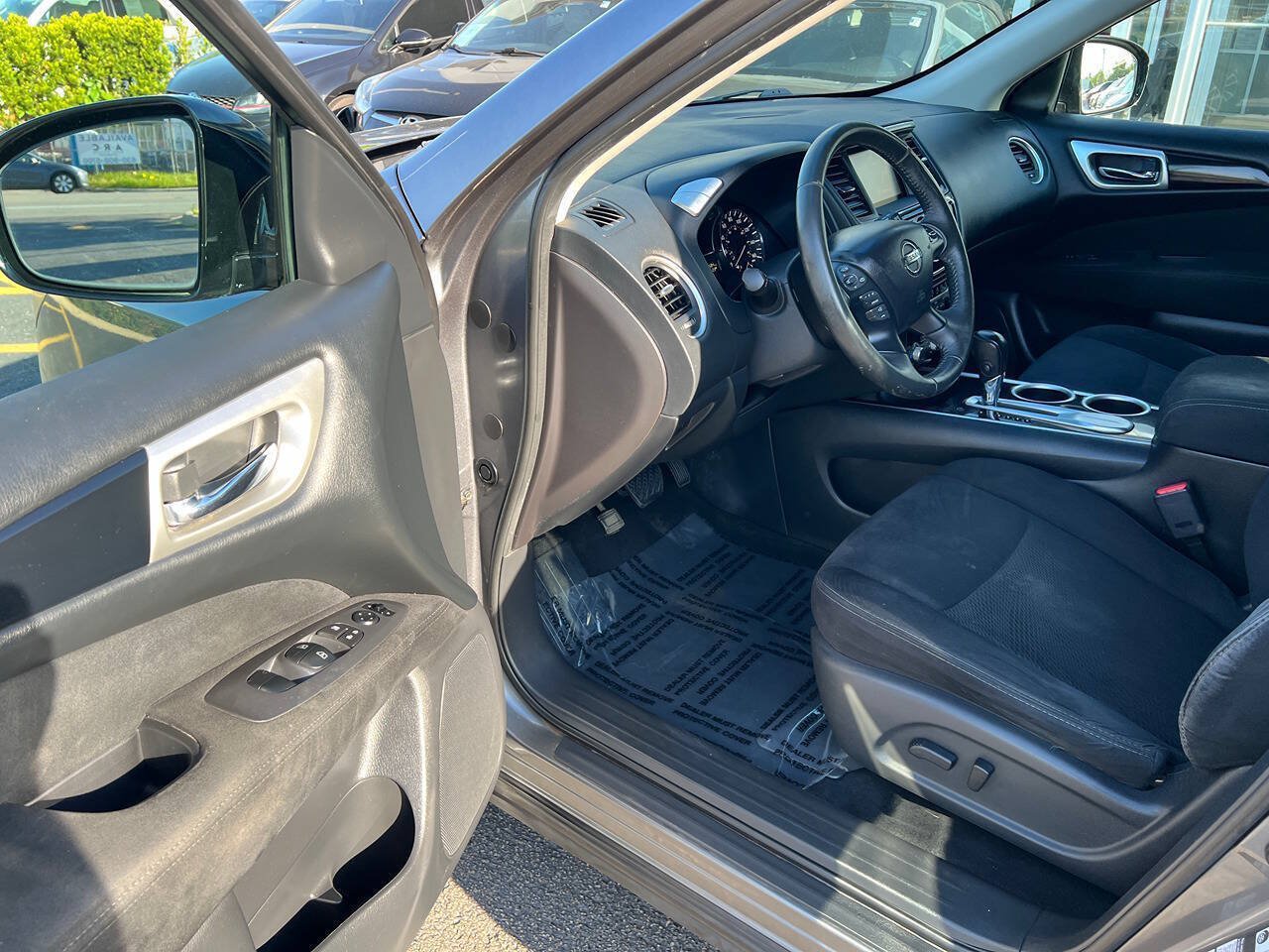 Used 2015 Nissan Pathfinder SV FWD image 18