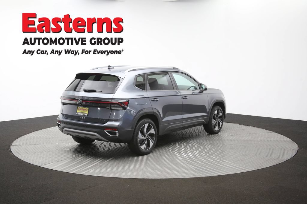 Used 2025 Volkswagen Taos SE AWD/4WD image 40