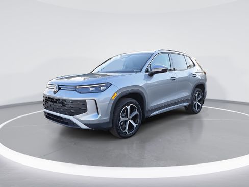 New 2025 Volkswagen Tiguan SE image 7