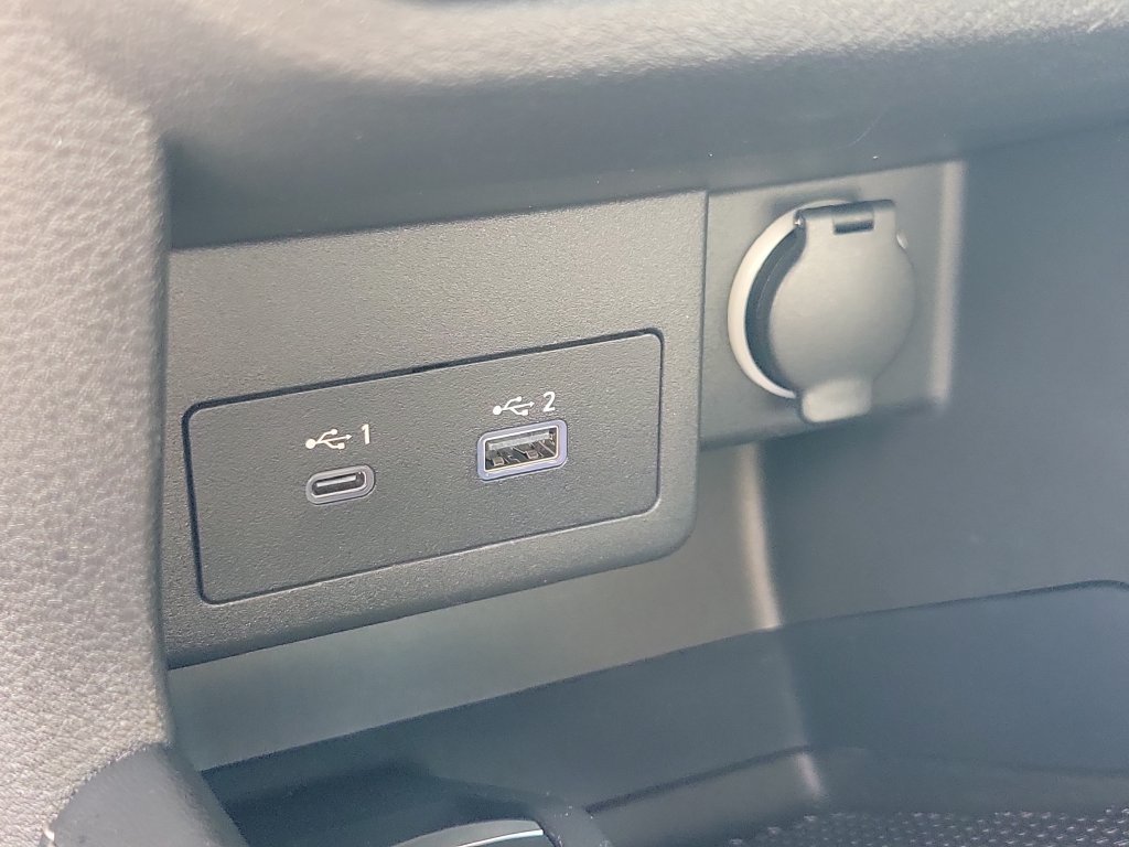 Certified 2023 Nissan Kicks SR w/ SR Premium Package FWD image 28