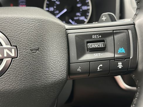 Used 2025 Nissan Rogue SV AWD/4WD image 19