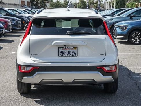 Certified 2025 Kia Niro EX FWD image 9
