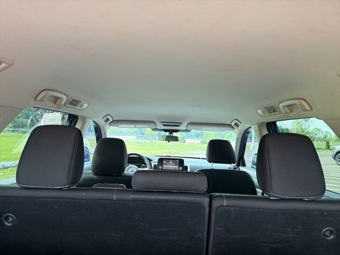 Used 2022 Nissan Pathfinder SV FWD image 15