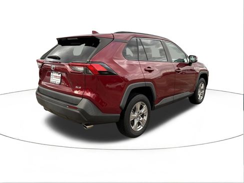 Used 2022 Toyota RAV4 XLE image 3