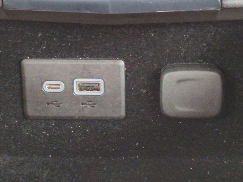 Used 2021 Cadillac XT4 Premium Luxury w/ Technology Package image 37