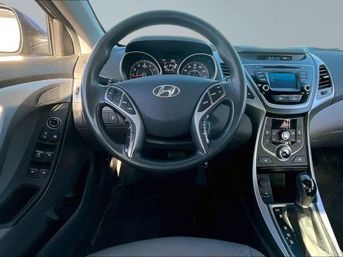 Used 2014 Hyundai Elantra SE w/ Option Group 02 FWD image 8