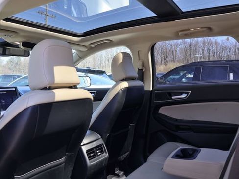 Used 2022 Ford Edge SEL w/ Convenience Package image 9
