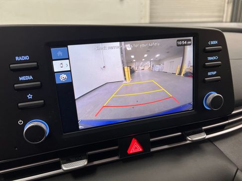 Used 2025 Hyundai Elantra SE w/ Cargo Package FWD image 21