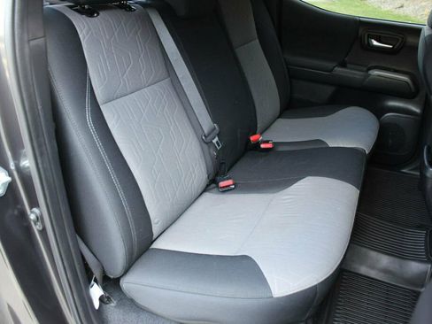 Used 2022 Toyota Tacoma TRD Sport AWD/4WD image 16