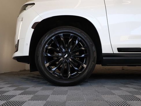 Used 2022 Cadillac Escalade ESV Premium Luxury w/ Performance Package AWD/4WD image 9