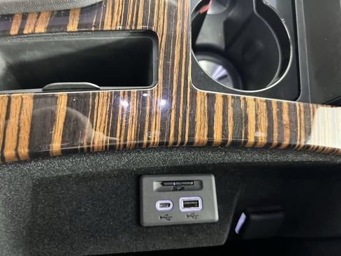 Certified 2024 Cadillac Escalade Luxury AWD/4WD image 35