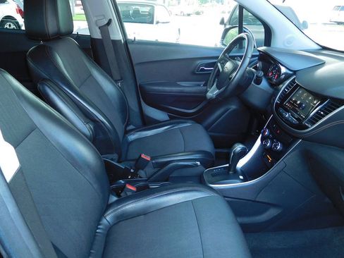 Used 2019 Chevrolet Trax LT w/ Driver Confidence Package FWD image 14