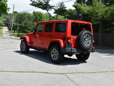 Used 2014 Jeep Wrangler Unlimited Rubicon w/ Connectivity Group AWD/4WD image 4