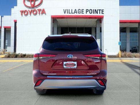 Certified 2022 Toyota Highlander Platinum image 4