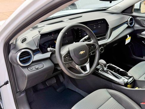 New 2026 Chevrolet Trax LT w/ LT Convenience Package FWD image 15