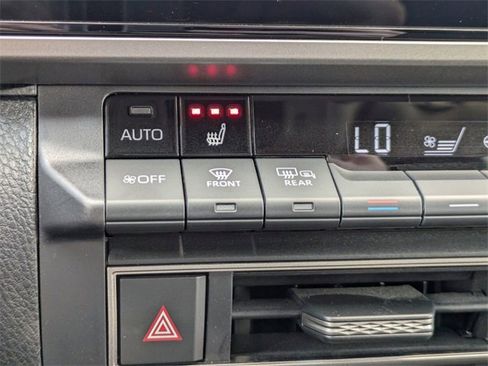 Used 2025 Toyota Camry XLE image 23