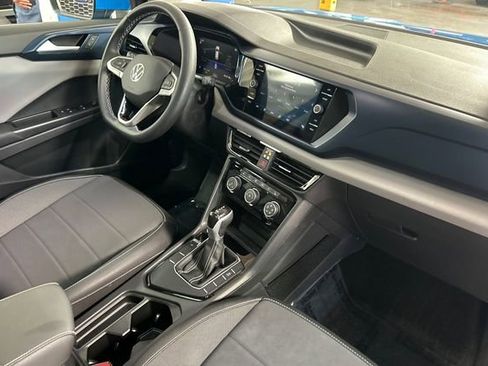 Certified 2023 Volkswagen Taos SE w/ Panoramic Sunroof Package FWD image 20