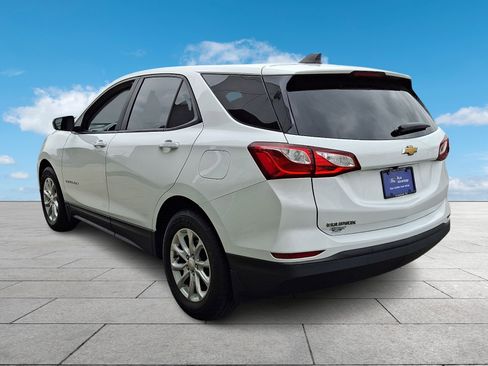Used 2021 Chevrolet Equinox LS w/ LS Convenience Package FWD image 4