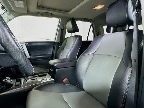 Used 2017 Toyota 4Runner SR5 Premium image 11