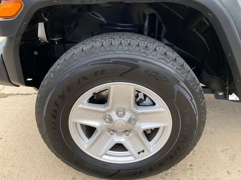 Used 2020 Jeep Gladiator Sport w/ Quick Order Package 24S AWD/4WD image 23