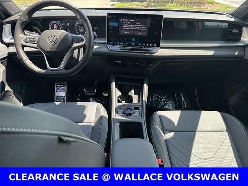 Certified 2025 Volkswagen Tiguan SE R-Line image 15