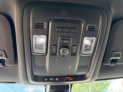 Used 2021 Chevrolet Suburban Premier AWD/4WD image 31