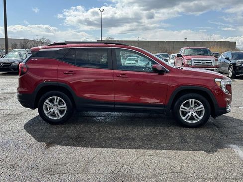 Used 2023 GMC Terrain SLE w/ Driver Convenience Package image 6