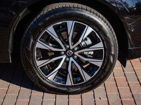 Used 2025 Volvo XC60 B5 Plus image 10