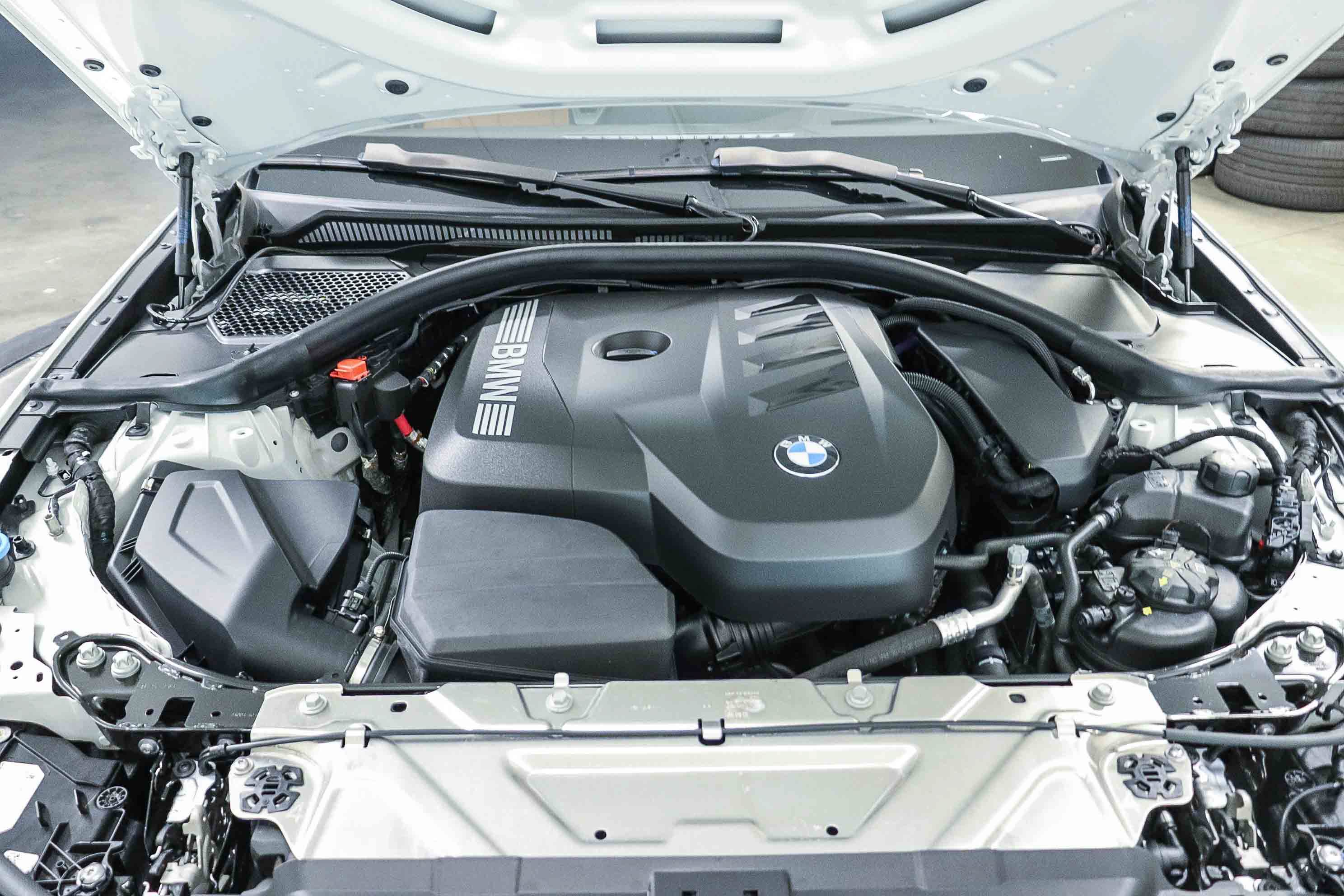 Used 2025 BMW 330i Sedan w/ M Sport Package RWD image 27