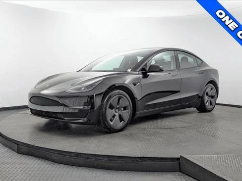 Used 2023 Tesla Model 3 Standard Range RWD image 2