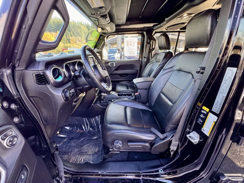 Used 2021 Jeep Wrangler Unlimited Sahara AWD/4WD image 9