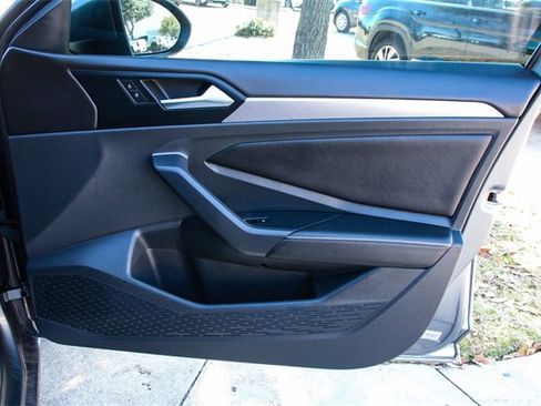 Used 2024 Volkswagen Jetta SE image 27