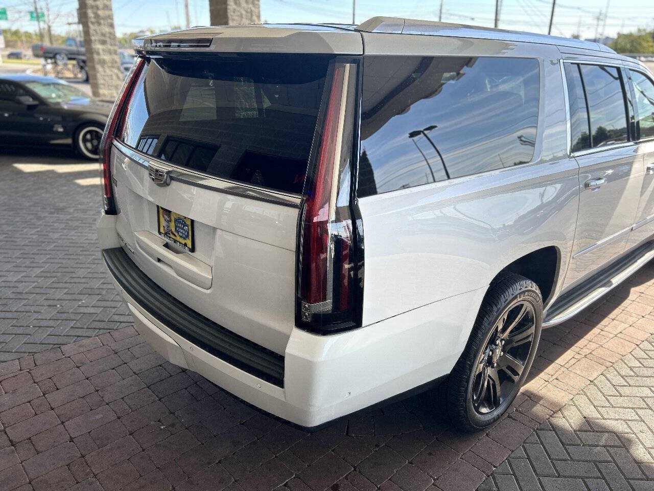 Used 2017 Cadillac Escalade ESV Luxury AWD/4WD image 17