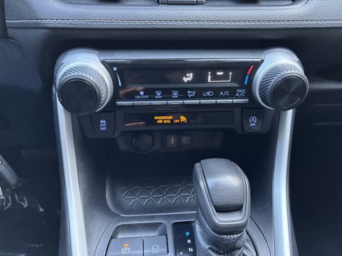 Used 2020 Toyota RAV4 LE AWD/4WD image 20