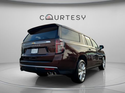 Used 2023 Chevrolet Suburban High Country image 6