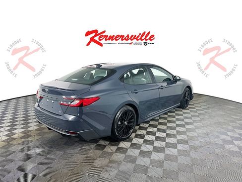 Used 2025 Toyota Camry SE image 7