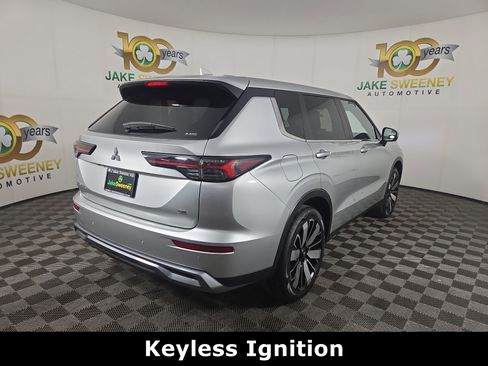 New 2025 Mitsubishi Outlander SE image 7