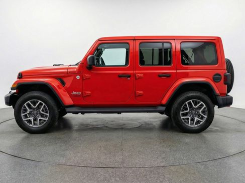Used 2025 Jeep Wrangler Sahara image 5