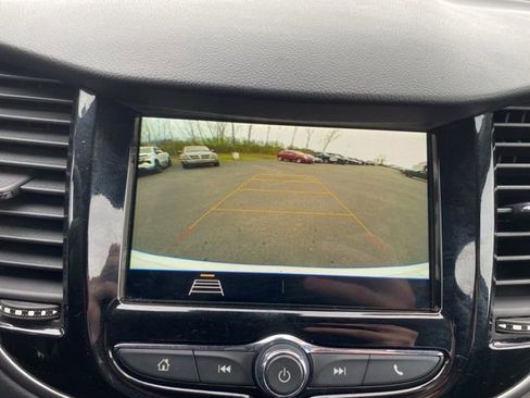Used 2019 Chevrolet Trax LT w/ LT Convenience Package FWD image 16