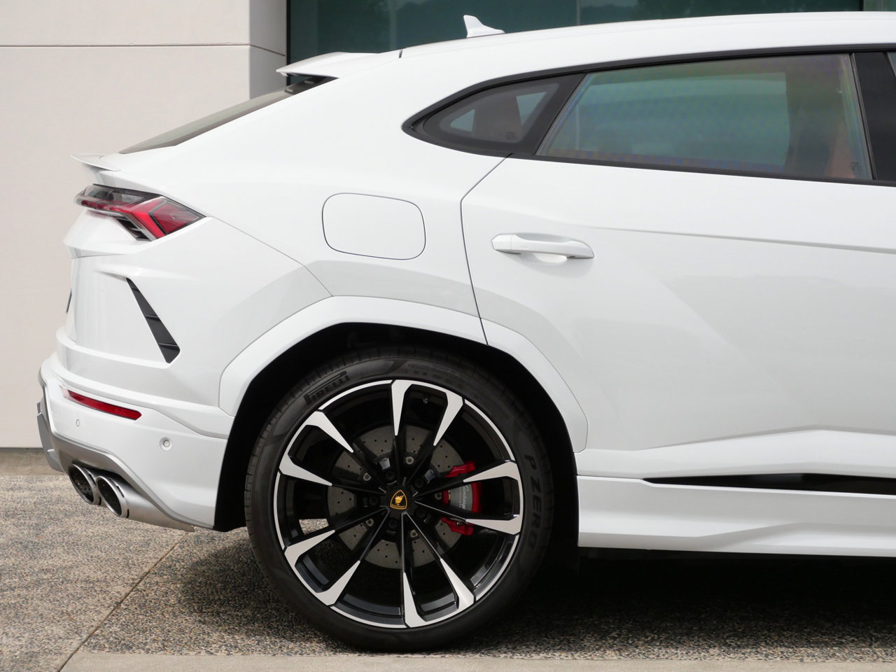 Used 2020 Lamborghini Urus AWD/4WD image 10