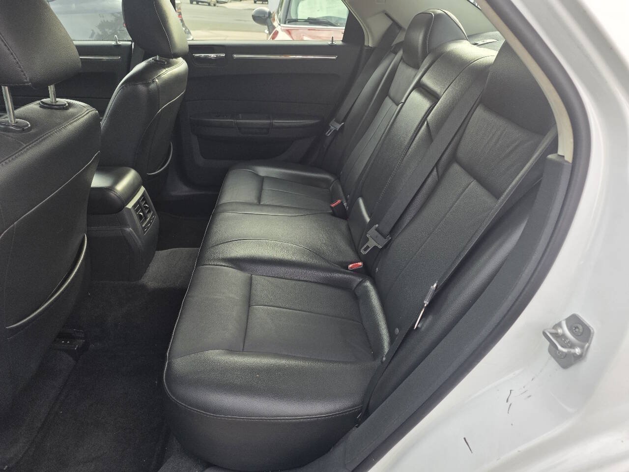 Used 2010 Chrysler 300 Touring RWD image 11